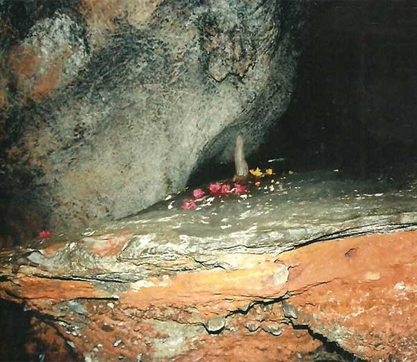 Patal Bhuvaneshwar Cave Temple
