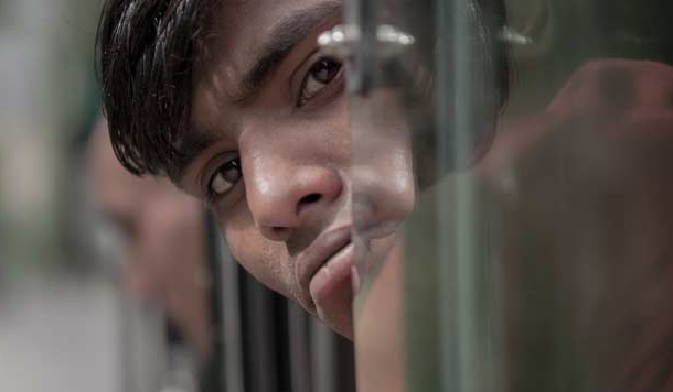 खिड़की में खड़ी सपनों की रानी