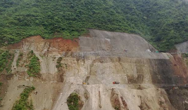 गंगा की धारा और लोगों की ज़िंदगियां