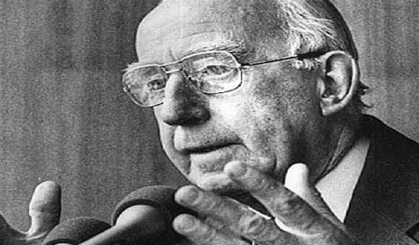 आइफ़िल टावर से क्रिकेट कमेंट्री