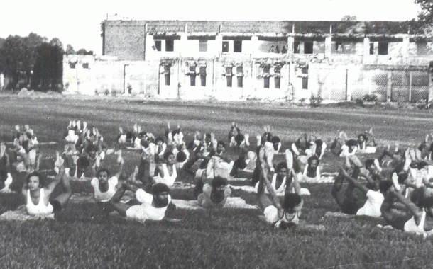 चल उड़ जा रे पंछी