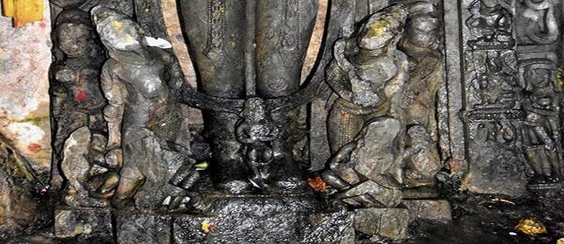 बाघनाथ मंदिर में सूरज की मूर्ति और सूरज के ऊंचे बूट