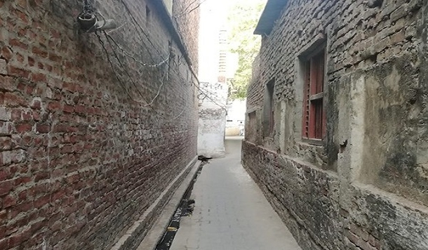 खुद तो थे कंगाल गुरुजी कर गए मालामाल गुरुजी !