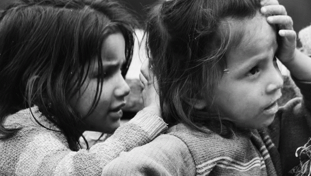 लड़कियां चाहे बच्चे जनती मर जाएं, खानदान का झंडा लड़के ही उठाएंगे