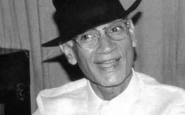 है दुनिया उसी की, ज़माना उसी का