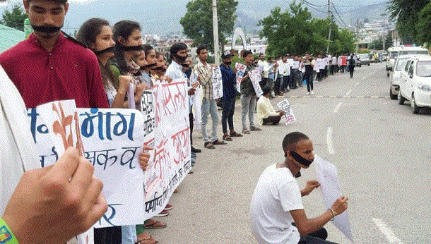 उत्तराखण्ड के कॉलेजों में छात्रों की मुखरता पर प्रतिबंध की तैयारी में भाजपा सरकार