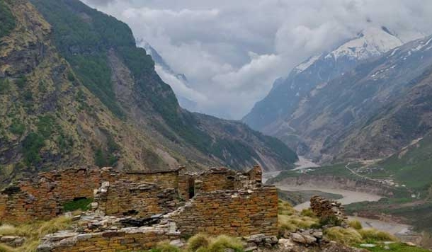 दूधपानी को मिलम पहुंचाने वाले मुनस्यारी के धरम राय