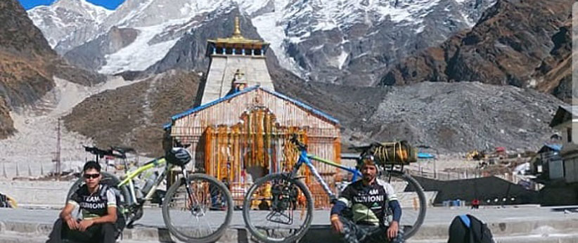 हल्द्वानी के 2 युवा 350 किलोमीटर की साइकिल यात्रा कर पहुंचे केदारनाथ