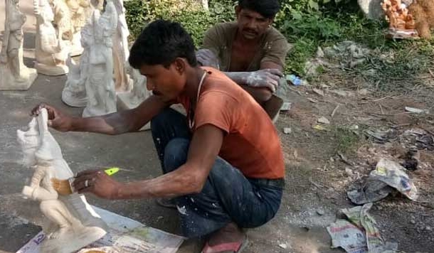 राजस्थान से हल्द्वानी आ गए लेकिन मूर्तिकार इन्हें कोई नहीं मानता