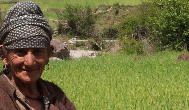 प्रकृति भी हम स्त्रियों के प्रति उतनी दयालु और सहयोगी नहीं