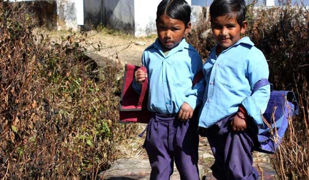 दुधबोली की सारी मिठास गांव के बच्चों के बस्तों में ही क्यों हो