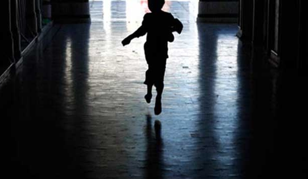 बच्चियां अपनी जिंदगी की पहली यौन हिंसा का अनुभव अपने घरों में ही करती हैं