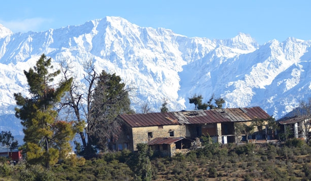 बारिश से बेहाल सड़कें और धारचूला में इनर लाइन परमिट की जद्दोजहद