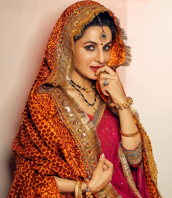 Photoshoot of Television Actress Roop Durgapal in Traditional Kumaoni Dress
