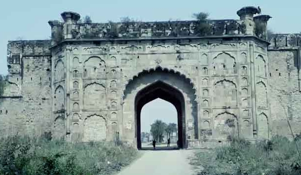 सुल्ताना डाकू का किला और खूनीबड़ गाँव की कहानी