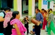 आपदा के बीच घ्यूं त्यार के दिन ढुस्का गाते धापा गांव के परिवार