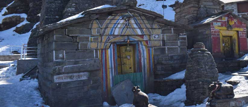 बर्फबारी के मौसम में शिव मंदिर तुंगनाथ की तस्वीरें