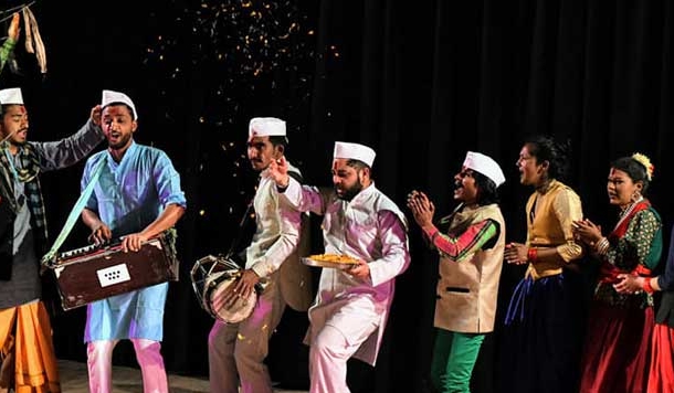 उदय शंकर संगीत एवं नृत्य अकादमी के मंच पर 'पहाड़ के रंग' की अद्भुत तस्वीरें