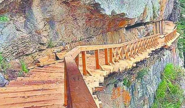 दुनिया के सबसे खतरनाक रास्तों में शुमार उत्तराखंड की 'गर्तांग गली' पर्यटकों के लिए खुली