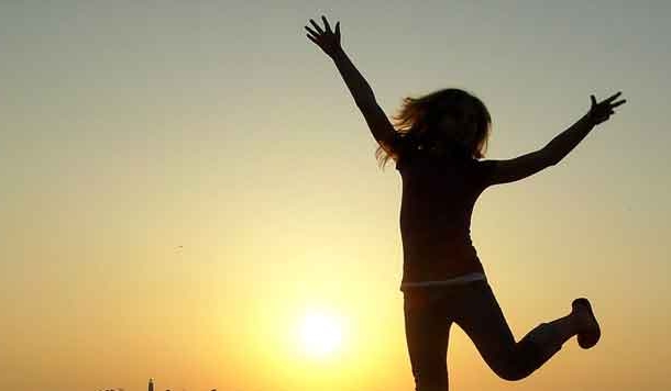 खुशी के पीछे भागो, पैसों के पीछे नहीं