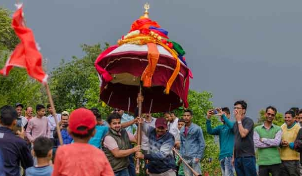 पिथौरागढ़ के जाखपन्त गांव में चैतोल की तस्वीरें