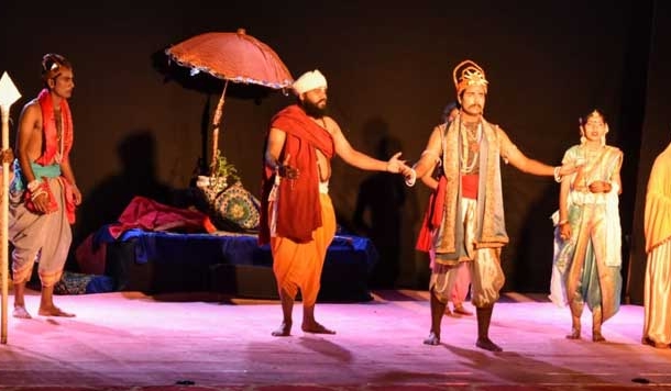 महाकवि भास द्वारा रचित नाटक स्वप्नवासवदत्ता का पिथौरागढ़ महाविद्यालय में मंचन