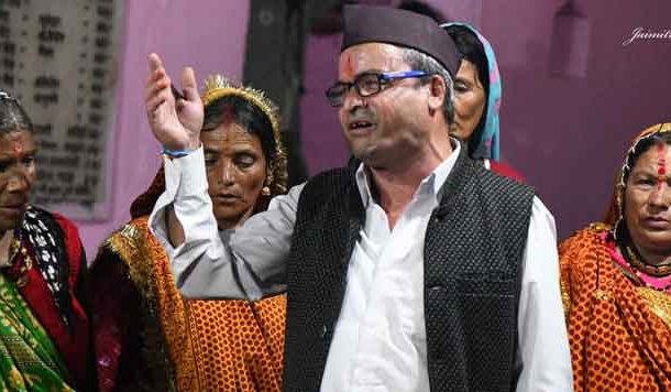 कोट भ्रामरी के नंदादेवी मेले में पहाड़ के लोग