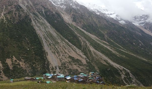 फिर से मैं अपना बचपन गांव-घाटियों में गुजारना चाहता हूं