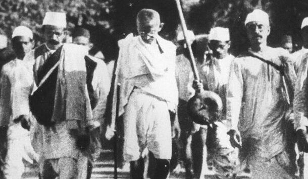 गांधीजी ने दुनिया के सबसे बड़े अहिंसक आंदोलन का संचालन कैसे किया?